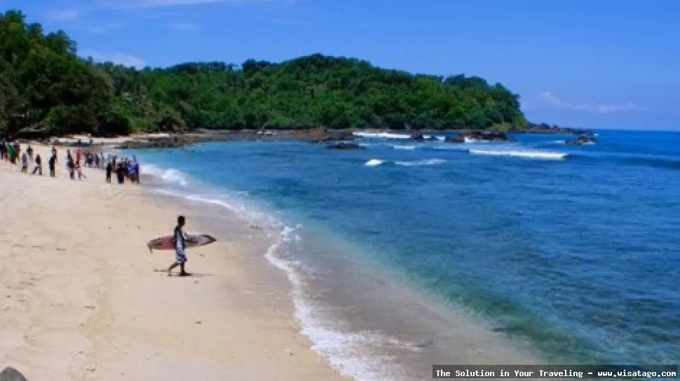 Pantai Wediombo Gunungkidul yang mempesona.