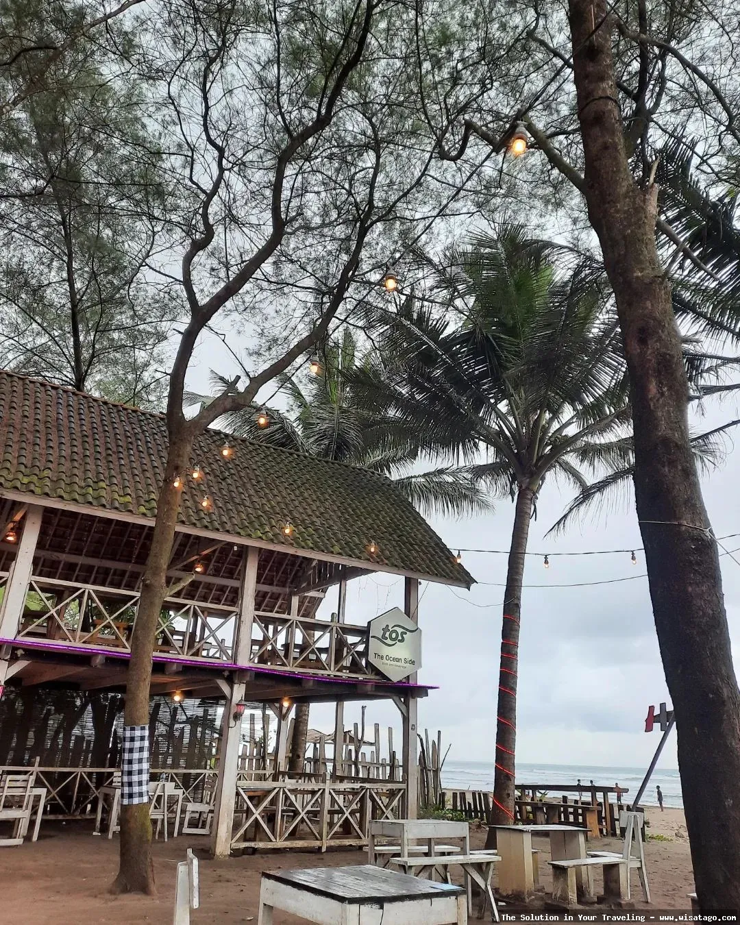 Pantai Widarapayung dengan pasirnya yang indah