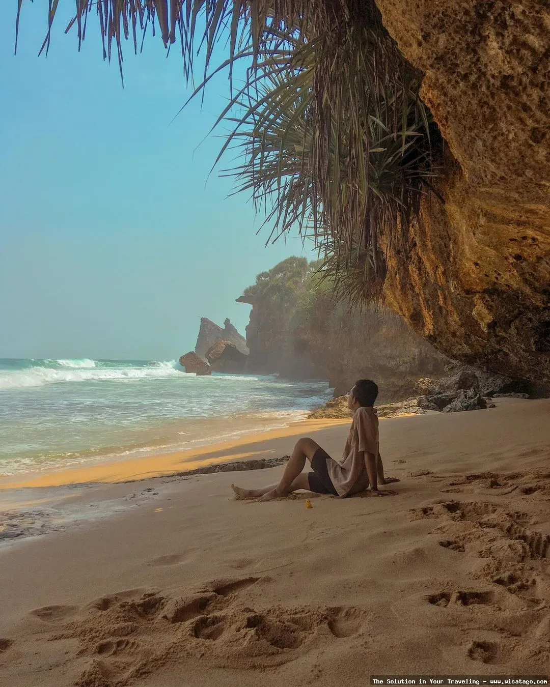Pantai Widodaren, keindahan alam memukau