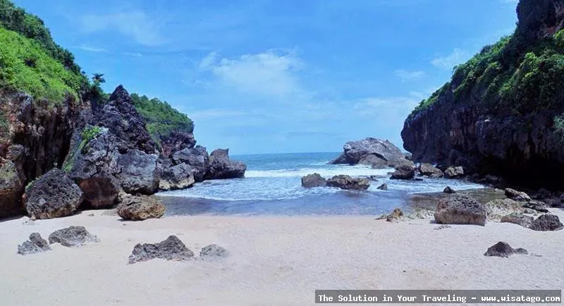 Pantai Wohkudu, pemandangan alam menawan
