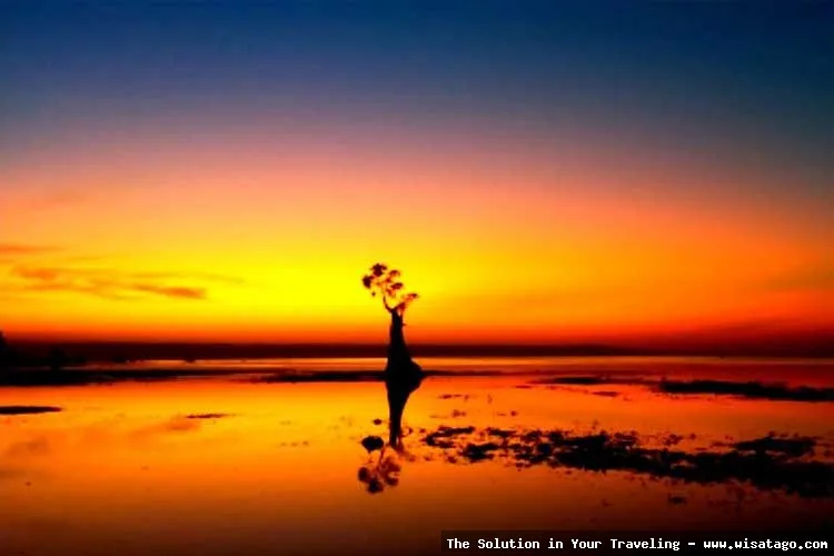 Pantai Zora: keindahan pasir putih.
