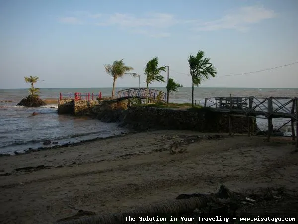 Pantai Zora: pasir putih yang memukau