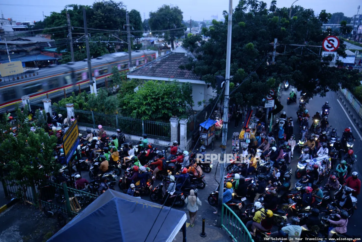 Pasar Minggu Semeru ramai pengunjung.