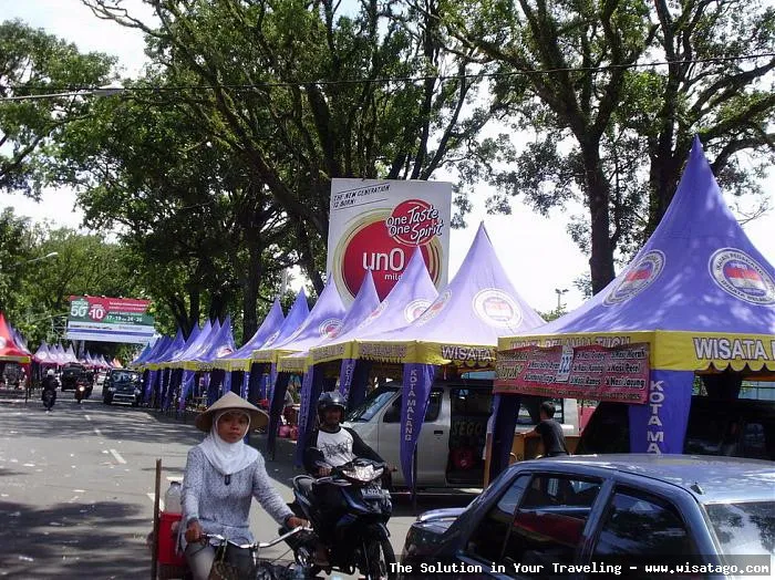 Pasar Minggu Semeru yang ramai pembeli