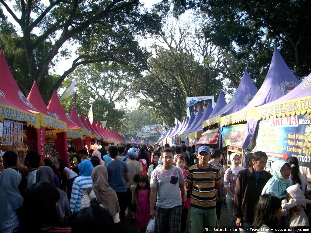 Pasar Minggu Semeru yang ramai dikunjungi