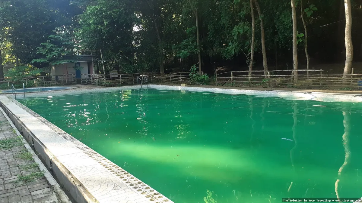 Pemandian Air Panas Brumbung yang alami