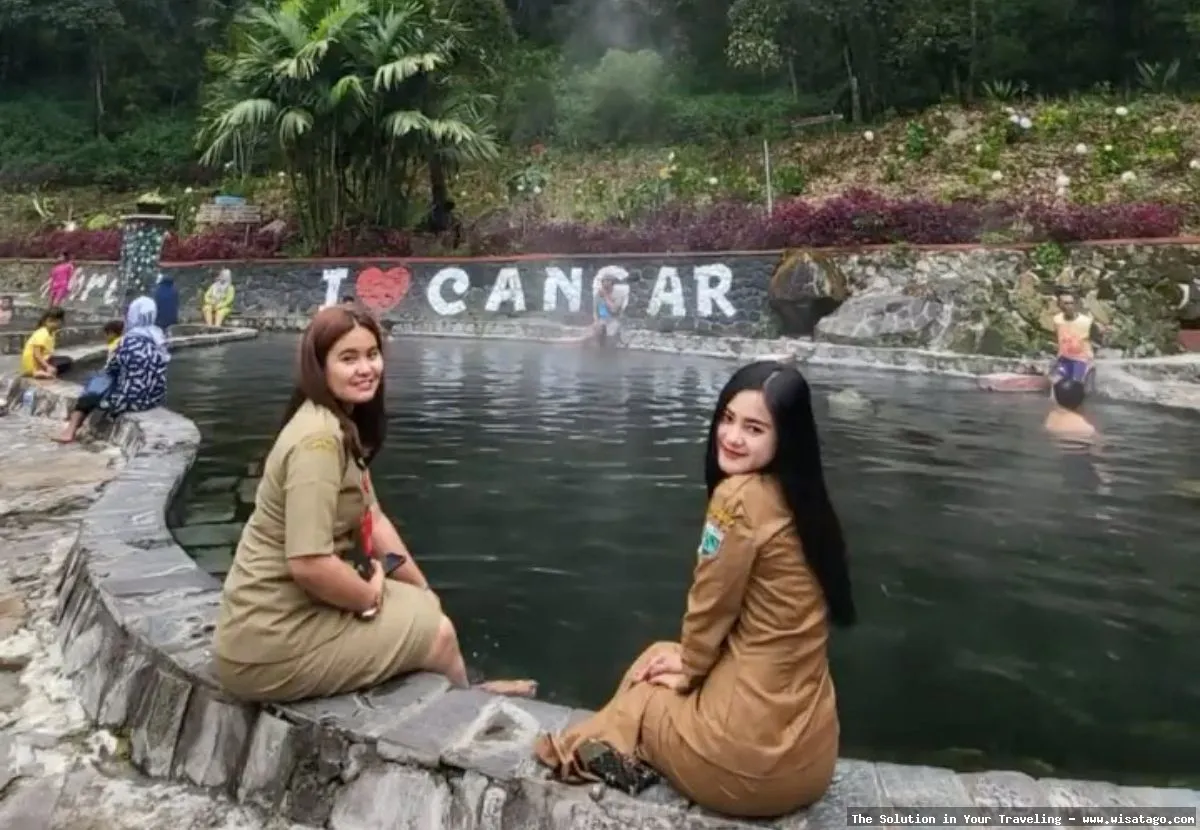Pemandian Air Panas Cangar yang menyegarkan