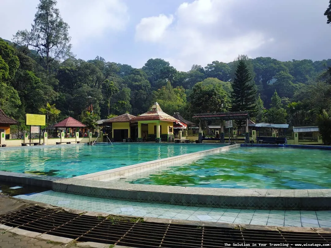 Pemandian Air Panas Cangar yang alami
