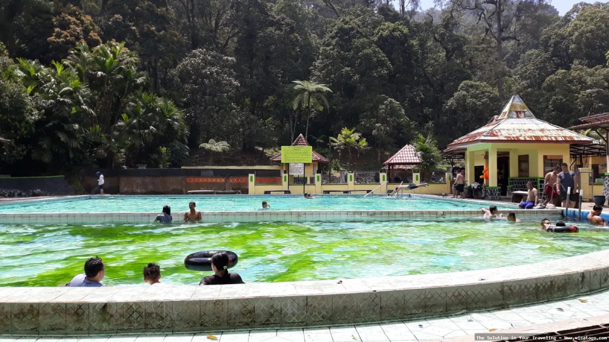 Pemandian Air Panas Cangar yang alami