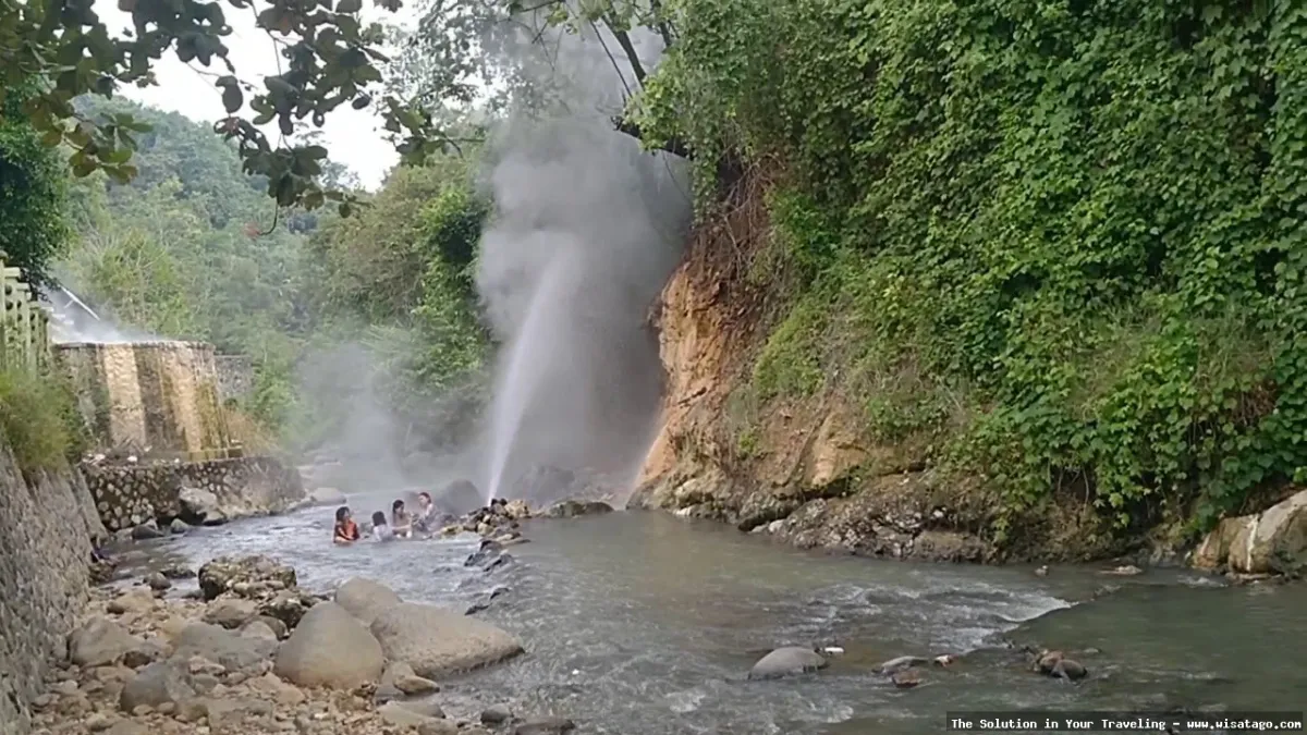 Pemandian Air Panas Cisolok yang alami