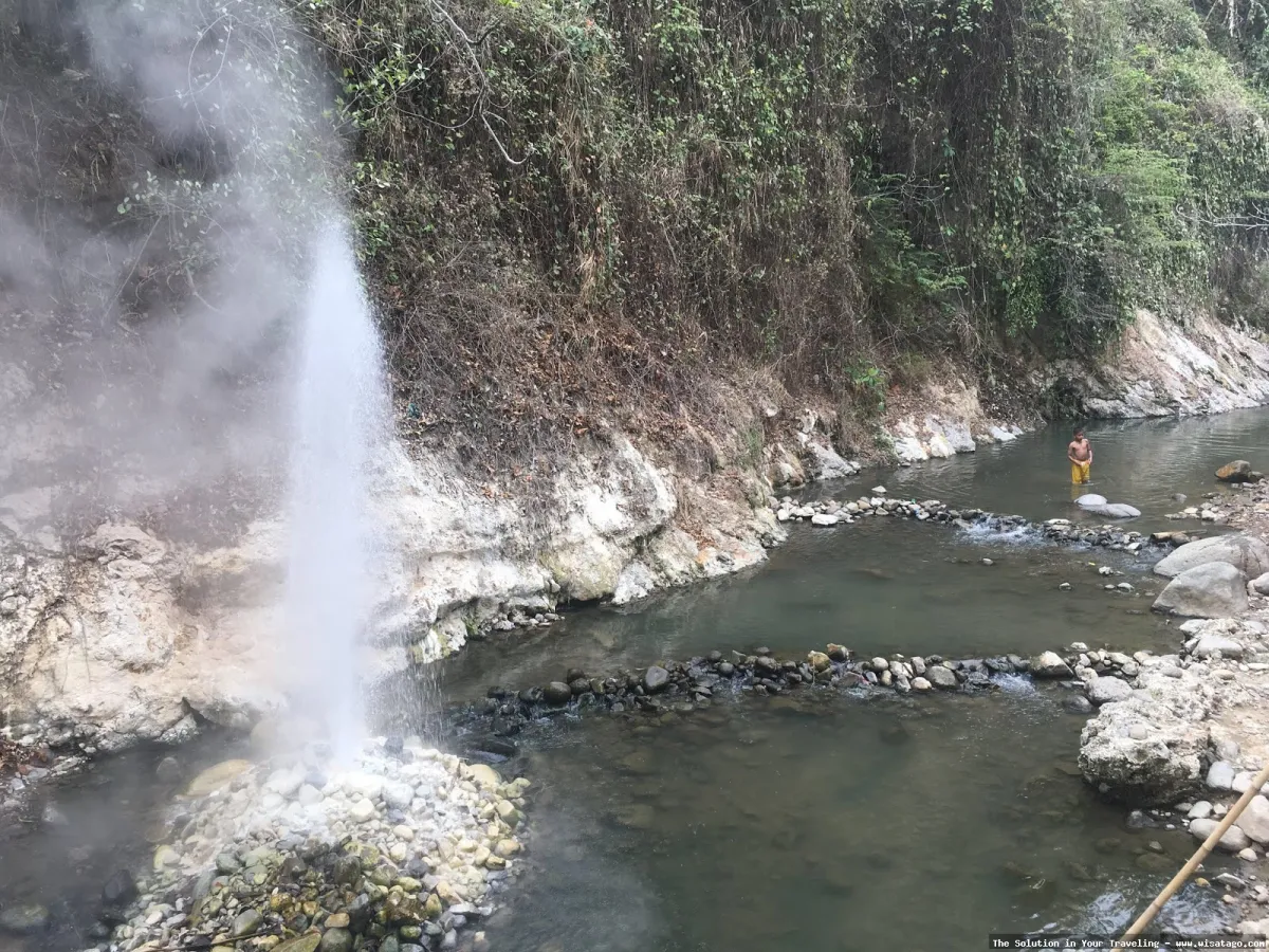 Pemandian Air Panas Cisolok yang alami