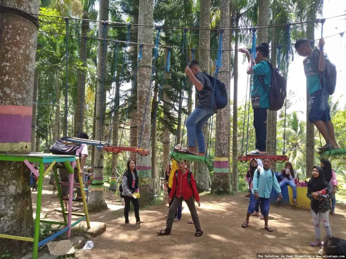 Pemandian Taman Suruh yang menyegarkan