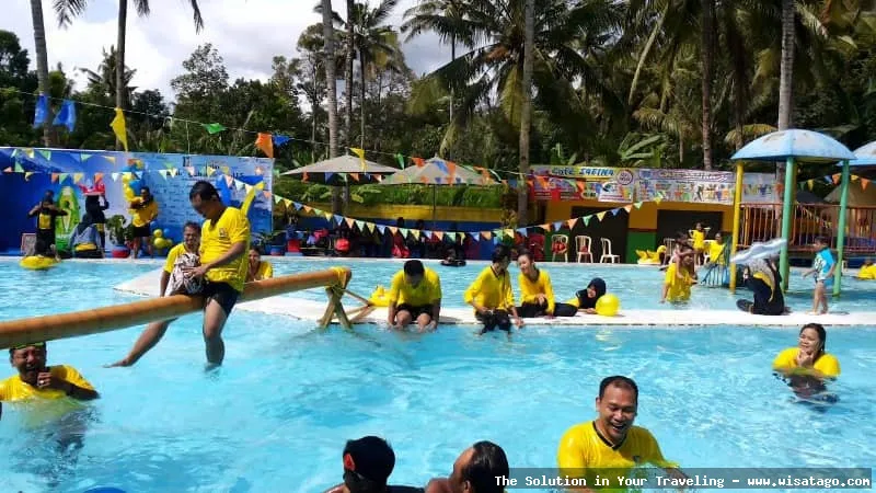 Pemandian Taman Suruh yang menyegarkan alami