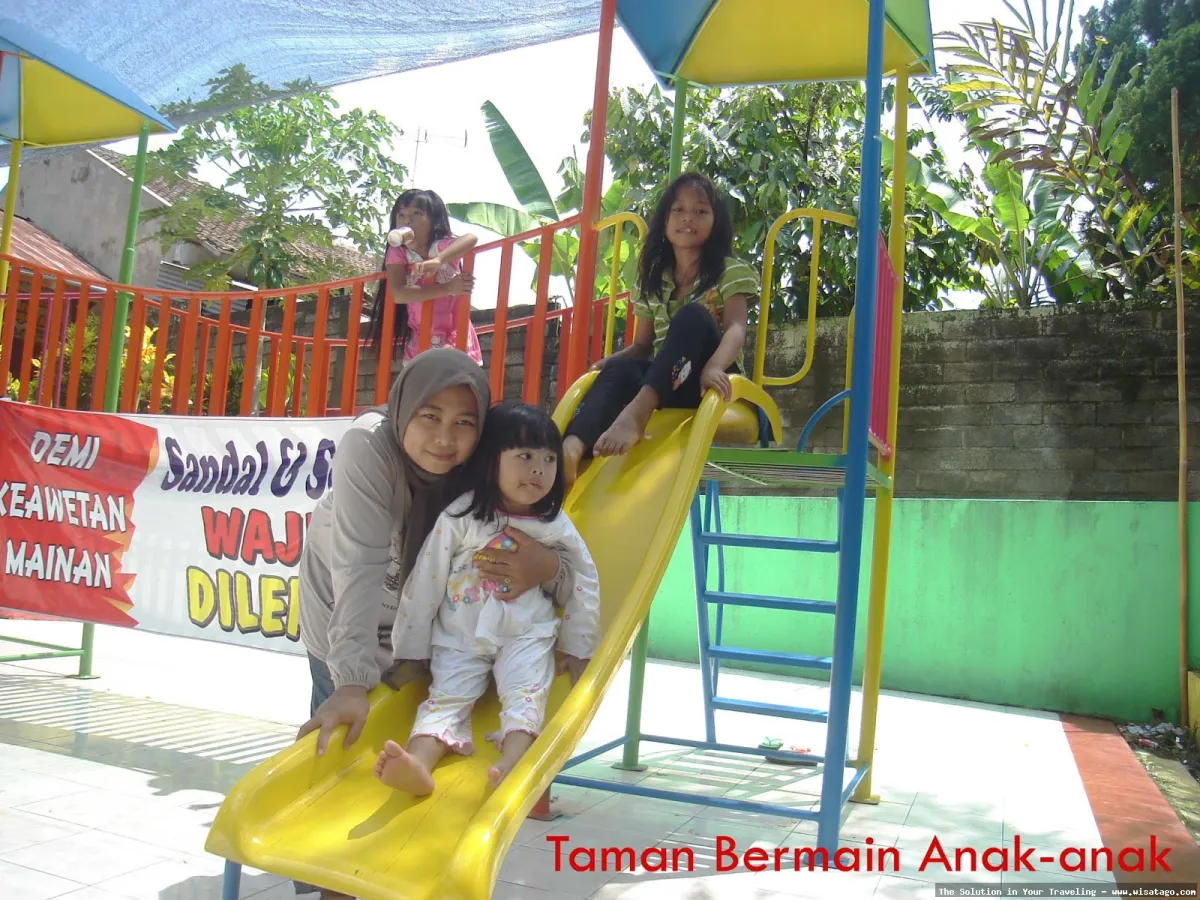 Pemandian Taman Suruh yang menyegarkan.