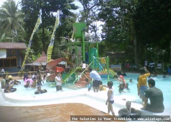 Pemandian Taman Suruh yang menyegarkan alami