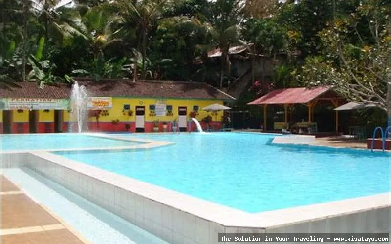 Pemandian Taman Suruh yang menyegarkan