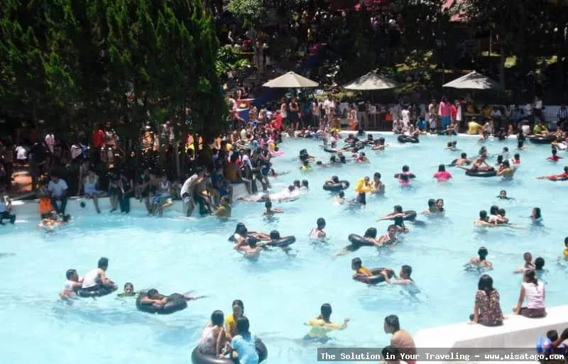 Pemandian Taman Suruh yang menyegarkan alami