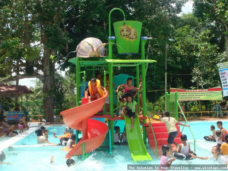 Pemandian Taman Suruh yang menyegarkan alami