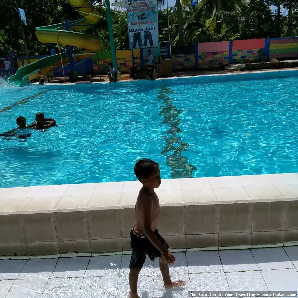 Pemandian Taman Suruh yang menenangkan