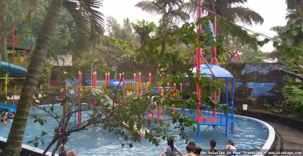 Pemandian Tirta Alam Sagalaherang yang menyegarkan