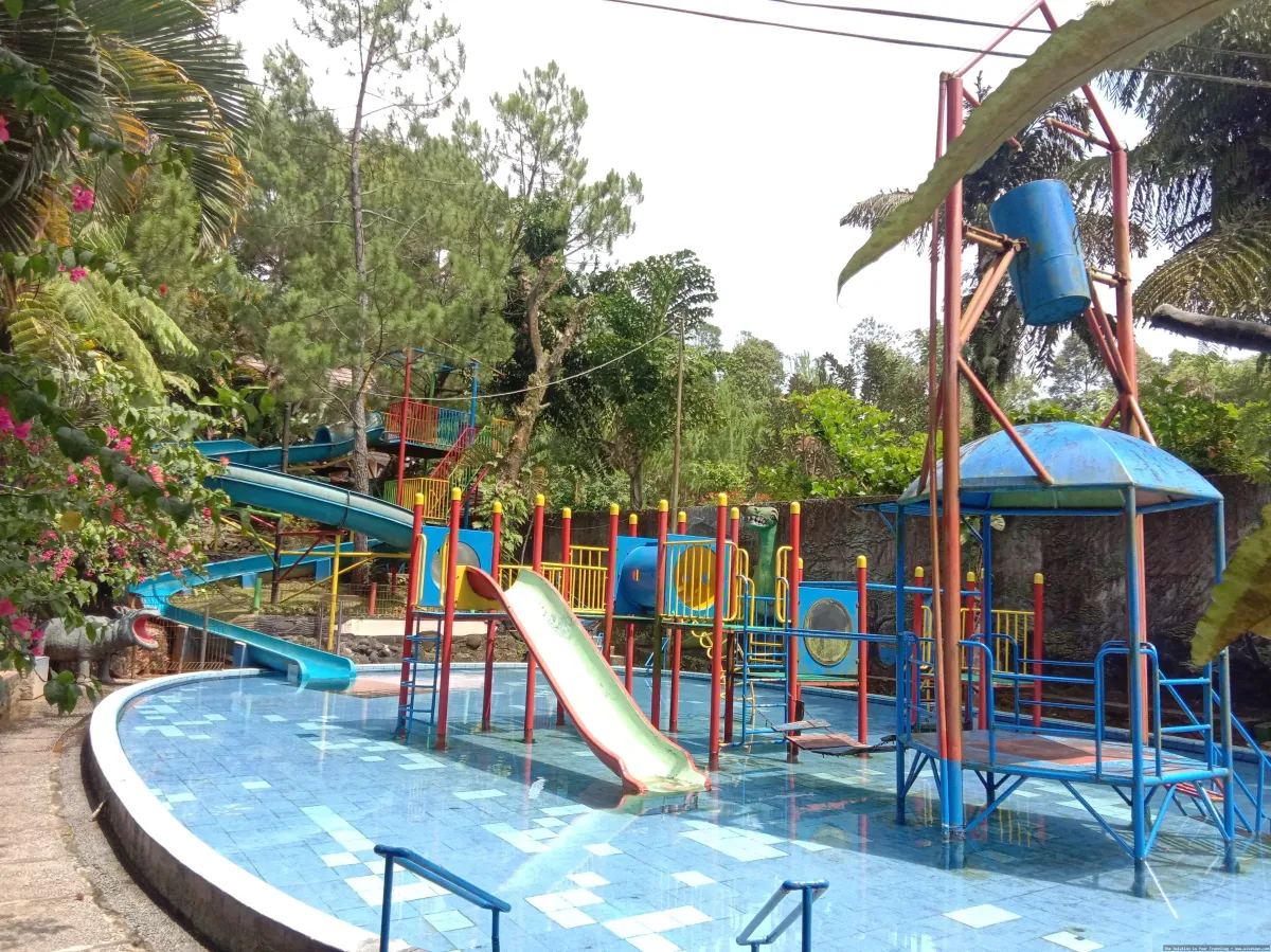 Pemandian Tirta Alam Sagalaherang yang menyegarkan