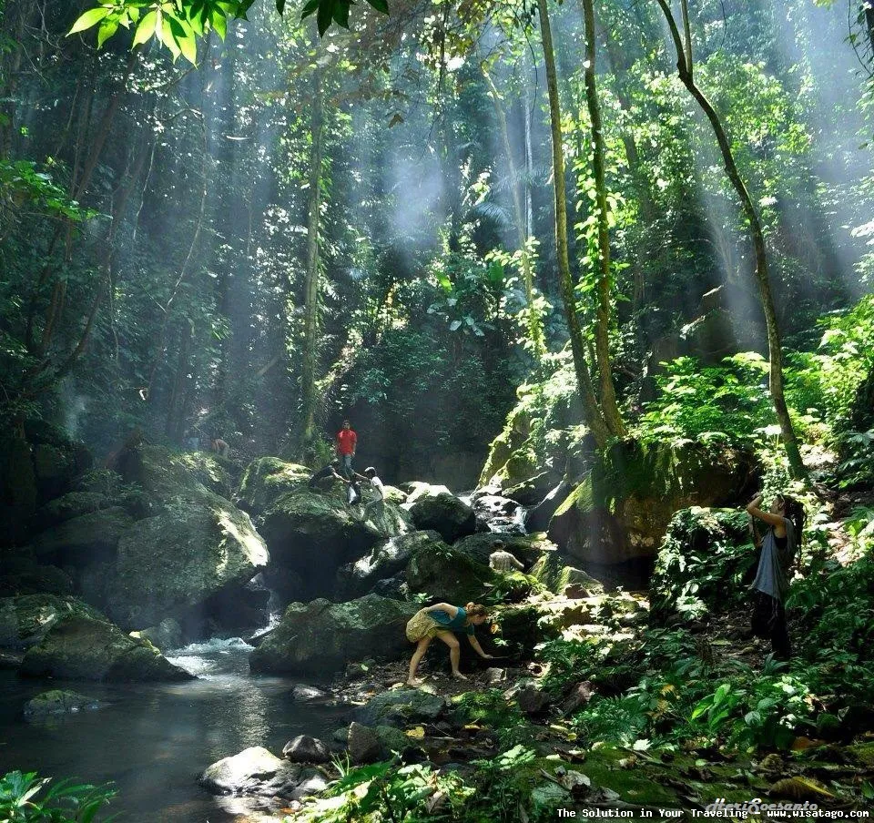 Pria Laot Waterfall yang menakjubkan