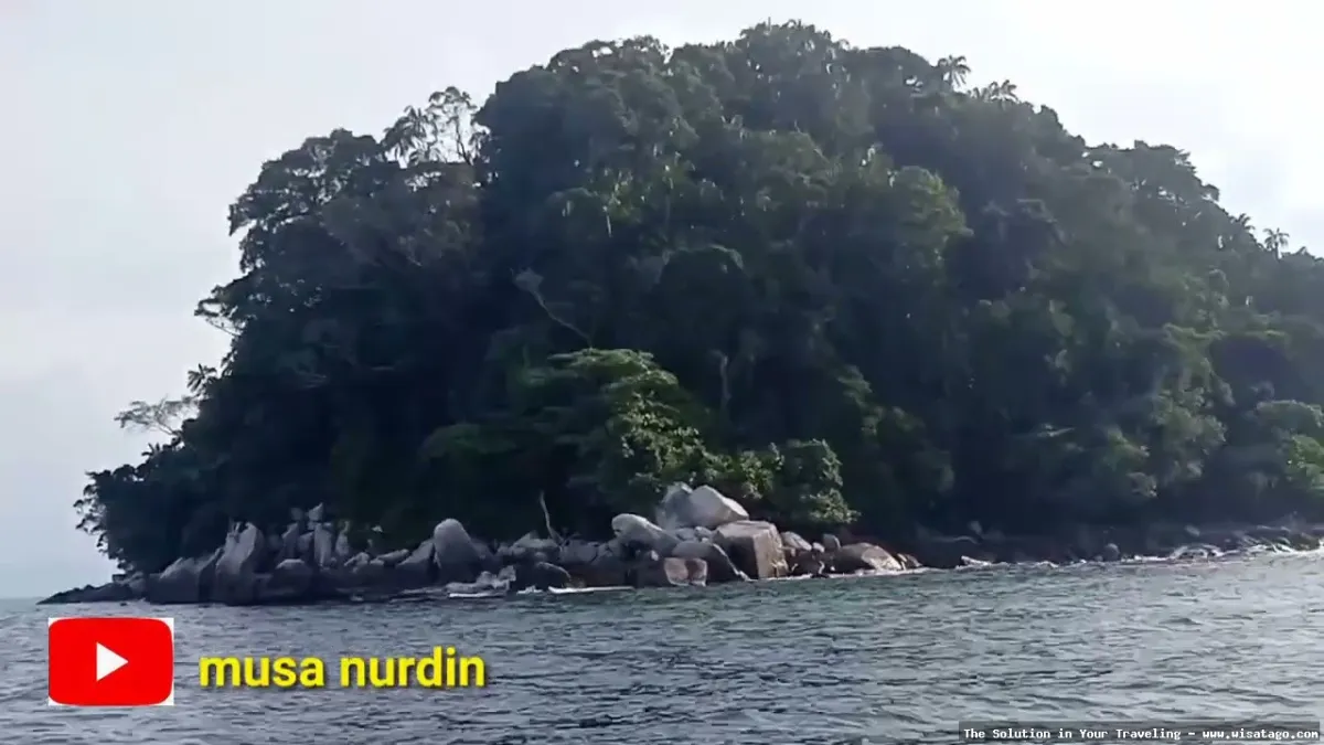 Pulau Batu Belah yang mempesona