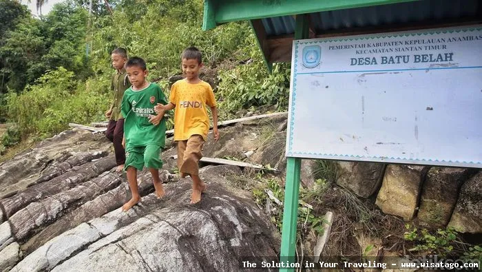 Pulau Batu Belah yang mempesona