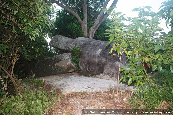 Pulau Batu Belah yang mempesona