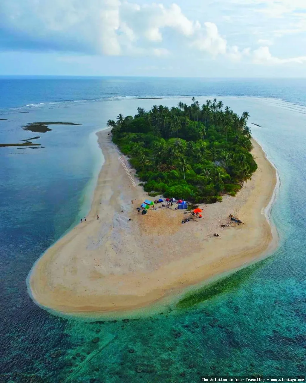Pulau Bunguran, keindahan alam memukau