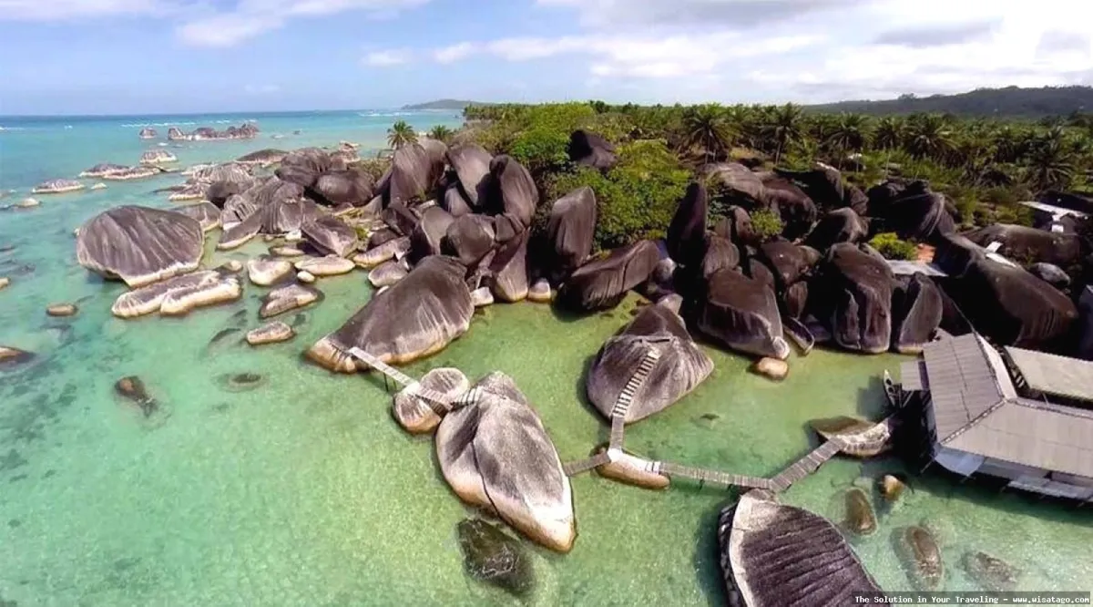 Pulau Bunguran: keindahan alam memukau
