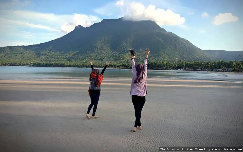 Pulau Bunguran, keindahan alam memukau