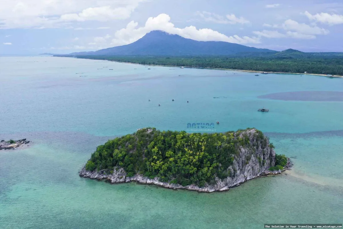 Pulau Bunguran, keindahan alam memukau