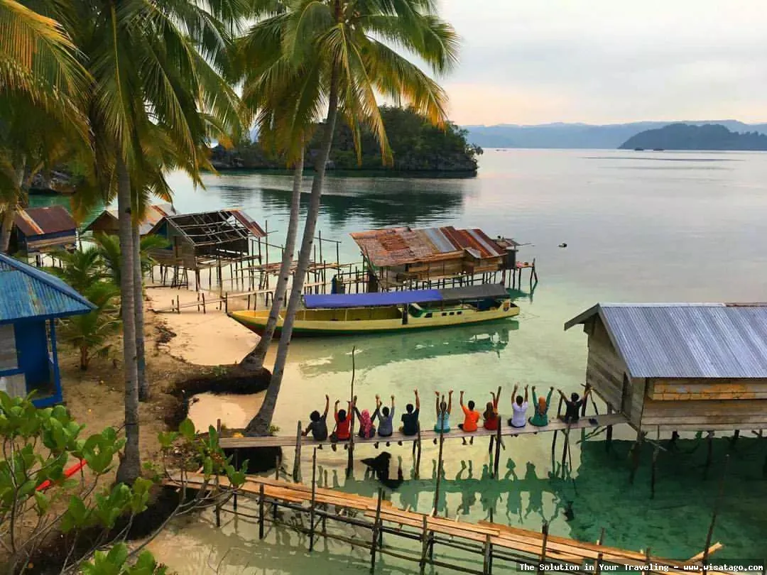 Pulau Kayangan: Destinasi wisata bahari.