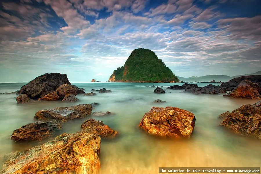 Pulau Merah: Tips, Harga Tiket, Kuliner, Lokasi, Fasilitas dan Spot Pulau Merah: Tips, Harga Tiket, Kuliner, Lokasi, Fasilitas dan Spot