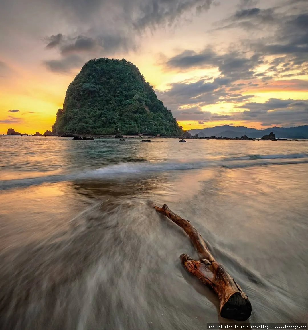 Pulau Merah, keindahan alam Banyuwangi