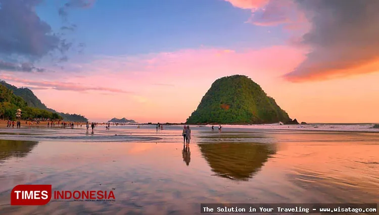 Pulau Merah, keindahan pesisir Banyuwangi