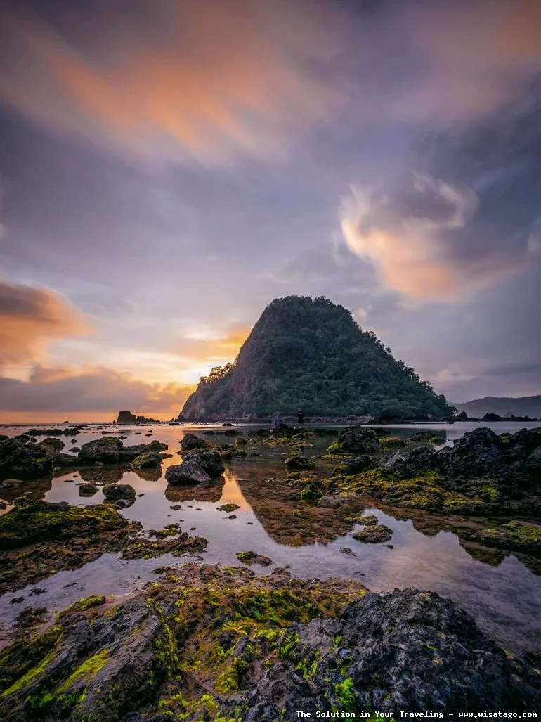 Pulau Merah, keindahan pantai Banyuwangi