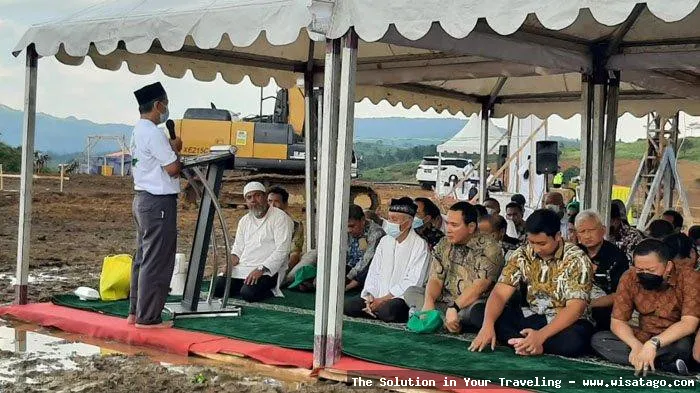 Puncak Bukit Suharto dengan pemandangan indah