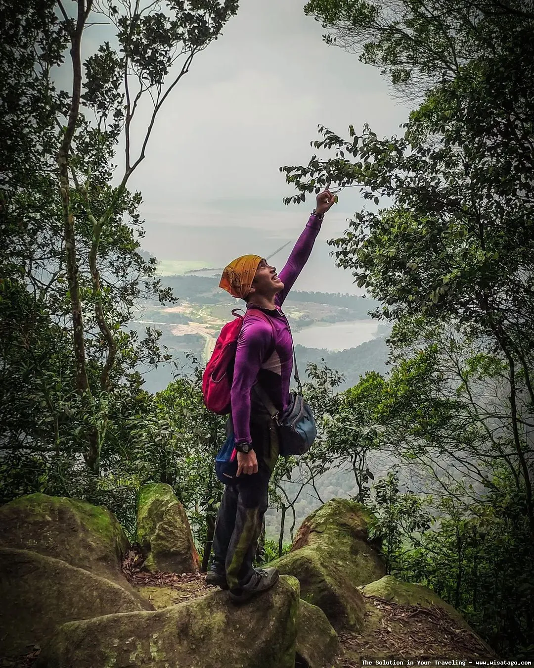 Puncak Gunung Jantan yang menantang.