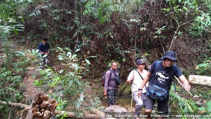 Puncak Gunung Jantan yang menantang.