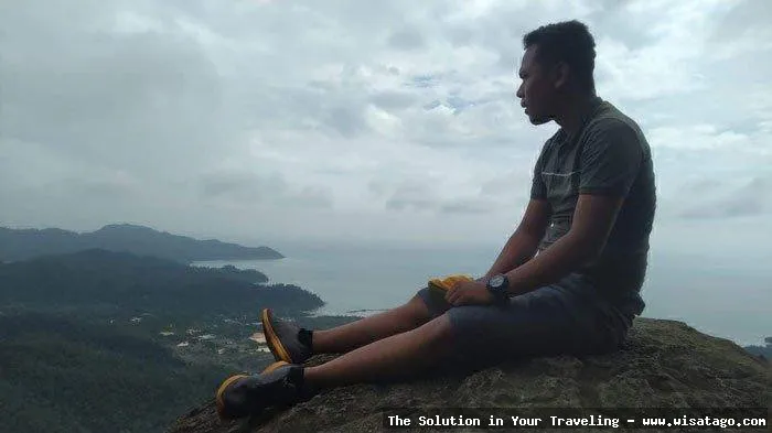 Puncak Gunung Jantan yang menantang.