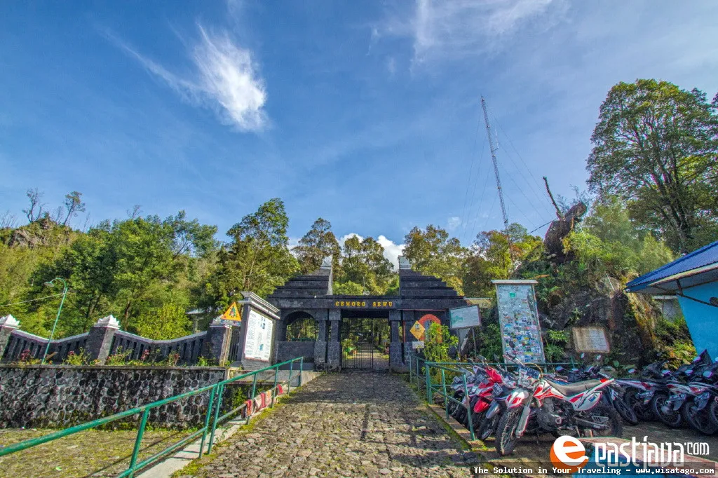 Puncak Lawu: pemandangan dari ketinggian