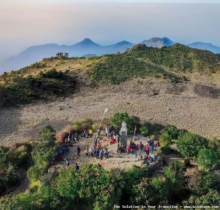 Puncak Lawu: pemandangan dari ketinggian