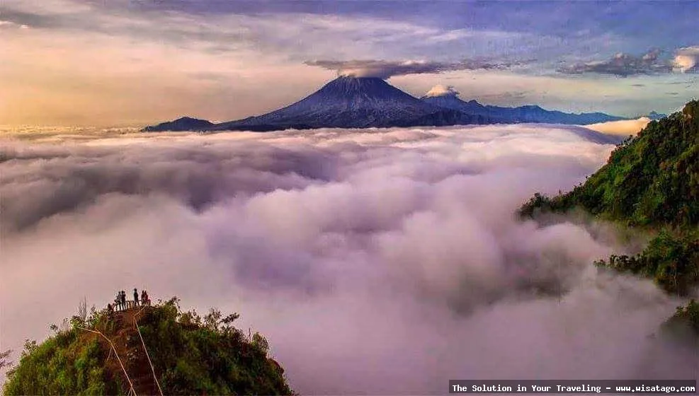 Puncak Suroloyo: keindahan alam memukau