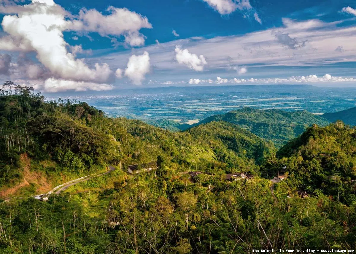 Puncak Suroloyo: pemandangan alam menakjubkan