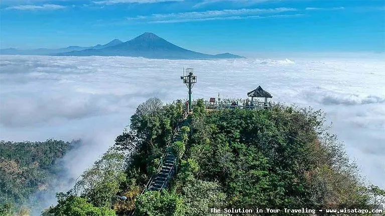 Puncak Suroloyo: keindahan alam memukau