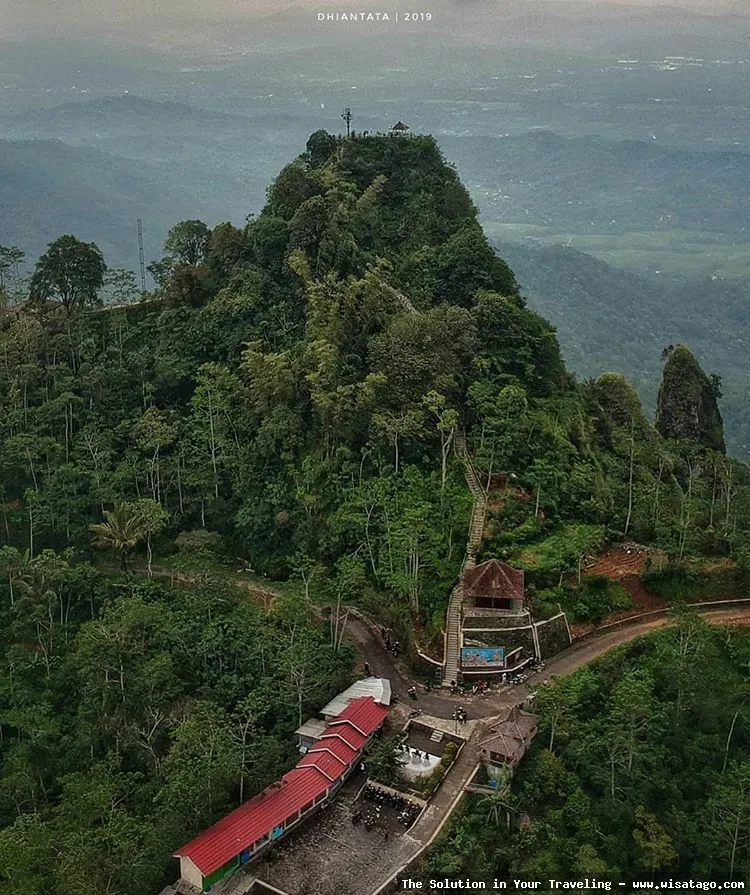 Puncak Suroloyo, pemandangan alam memukau