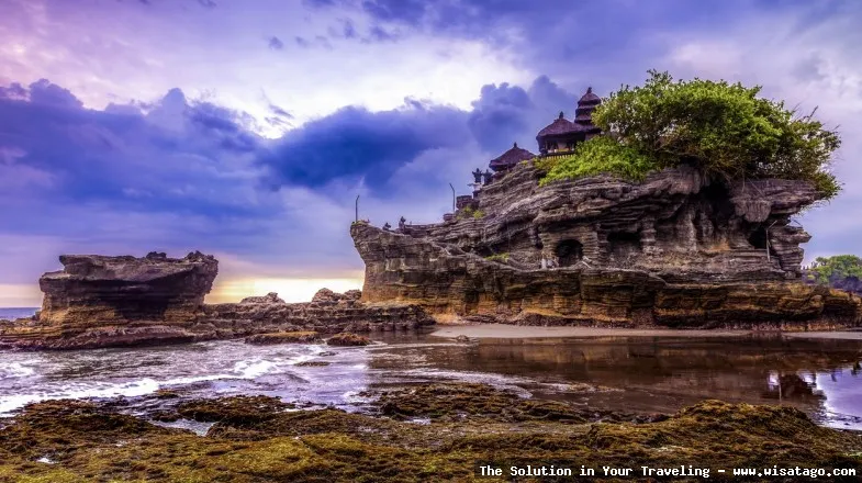 Pura Tanah Lot saat senja indah