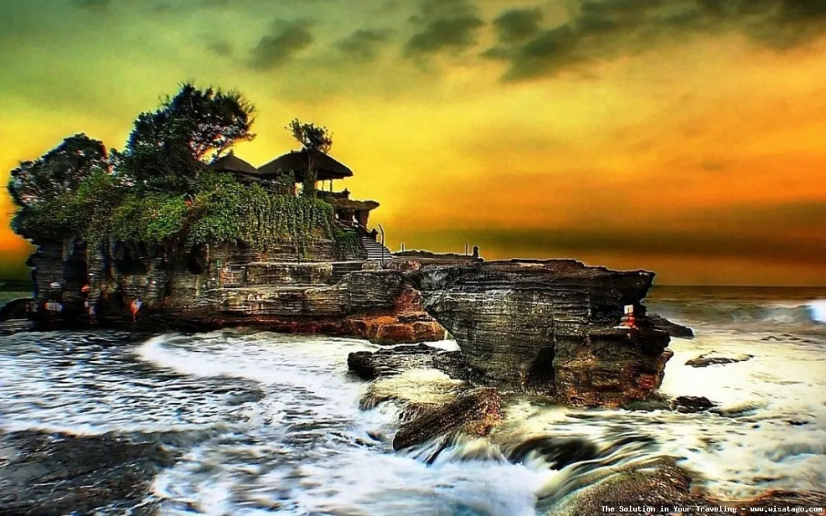Pura Tanah Lot saat air pasang